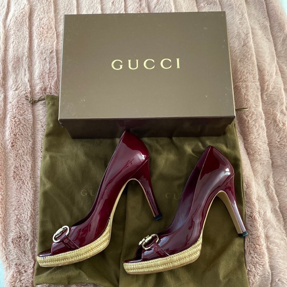 Gucci burgundy leather peep toe shoes with gold detail, size 10